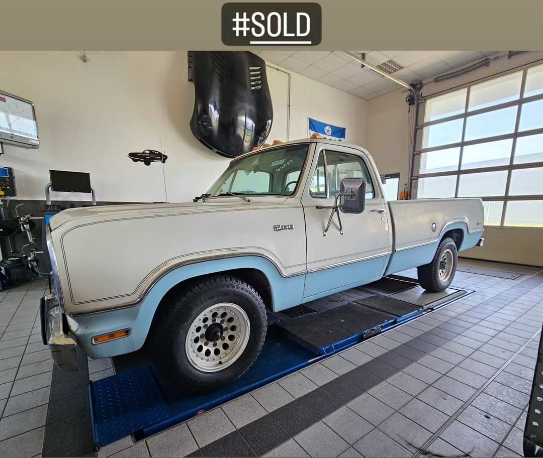 Dodge D200